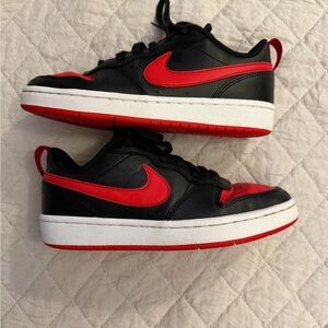 Nike Kids Sneakers in Black and Red